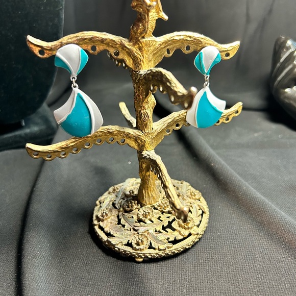 Vintage Jewelry - Vintage 80s white  and Turquoise metal pierced post dangle Earrings.